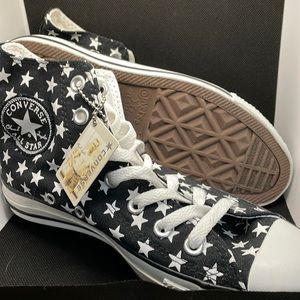 Converse women’s size 7 (unisex 5) NWT Black and white stars.